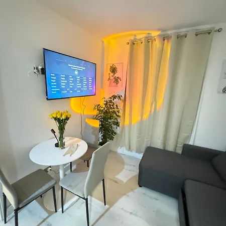 One Bedroom Flat 2Nd Floor Victoria